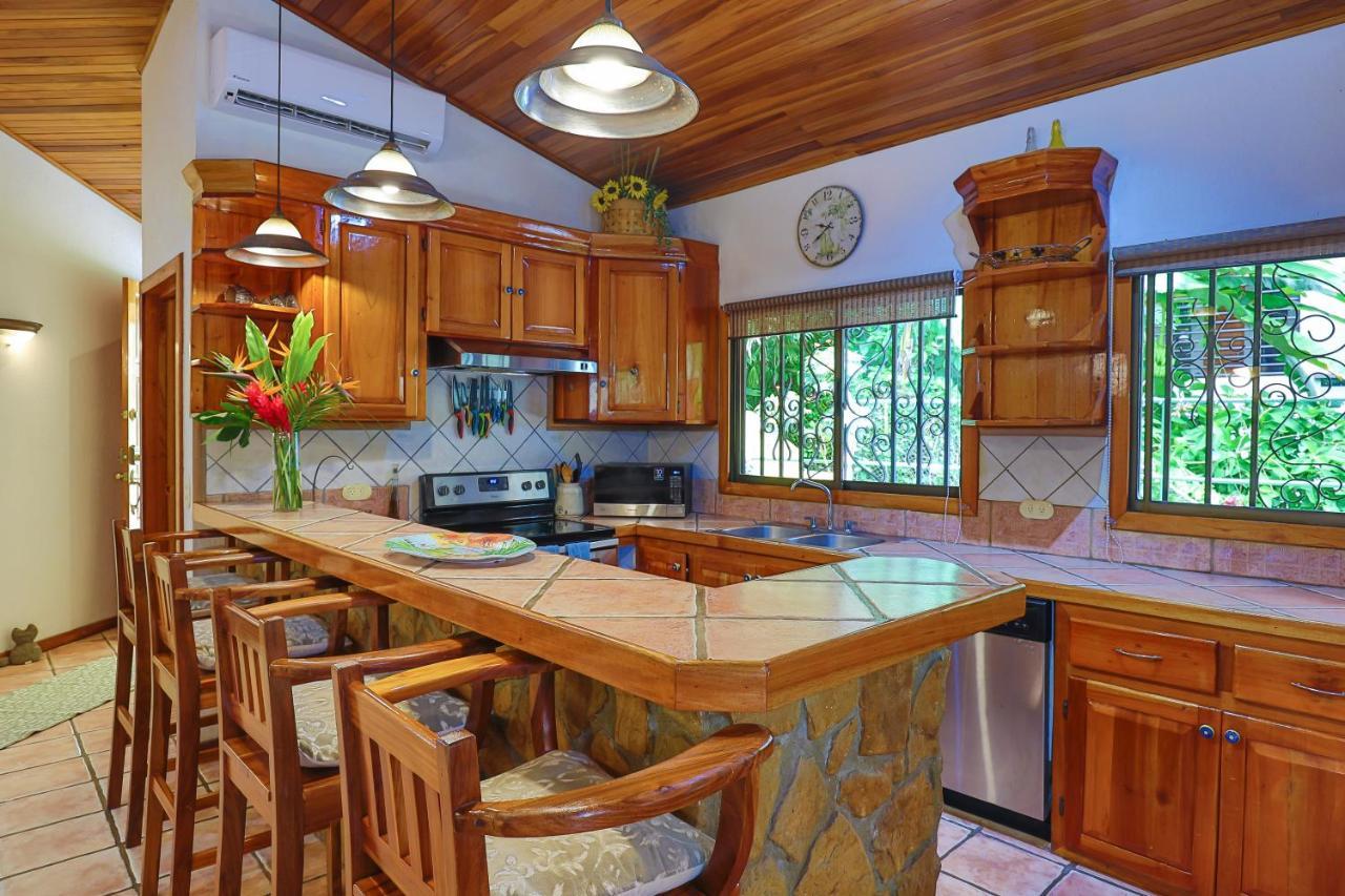 Jungle Creek Aparthotel Manuel Antonio Exterior photo