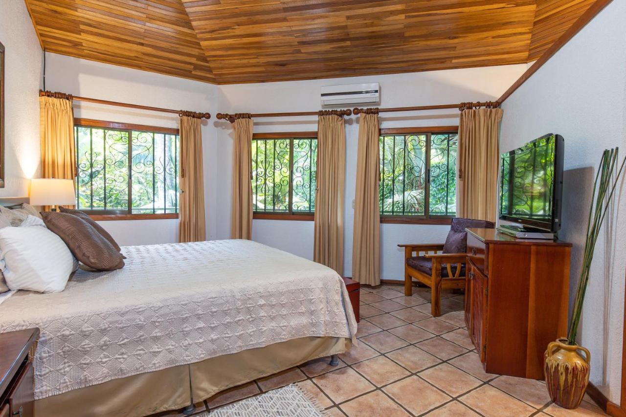 Jungle Creek Aparthotel Manuel Antonio Exterior photo