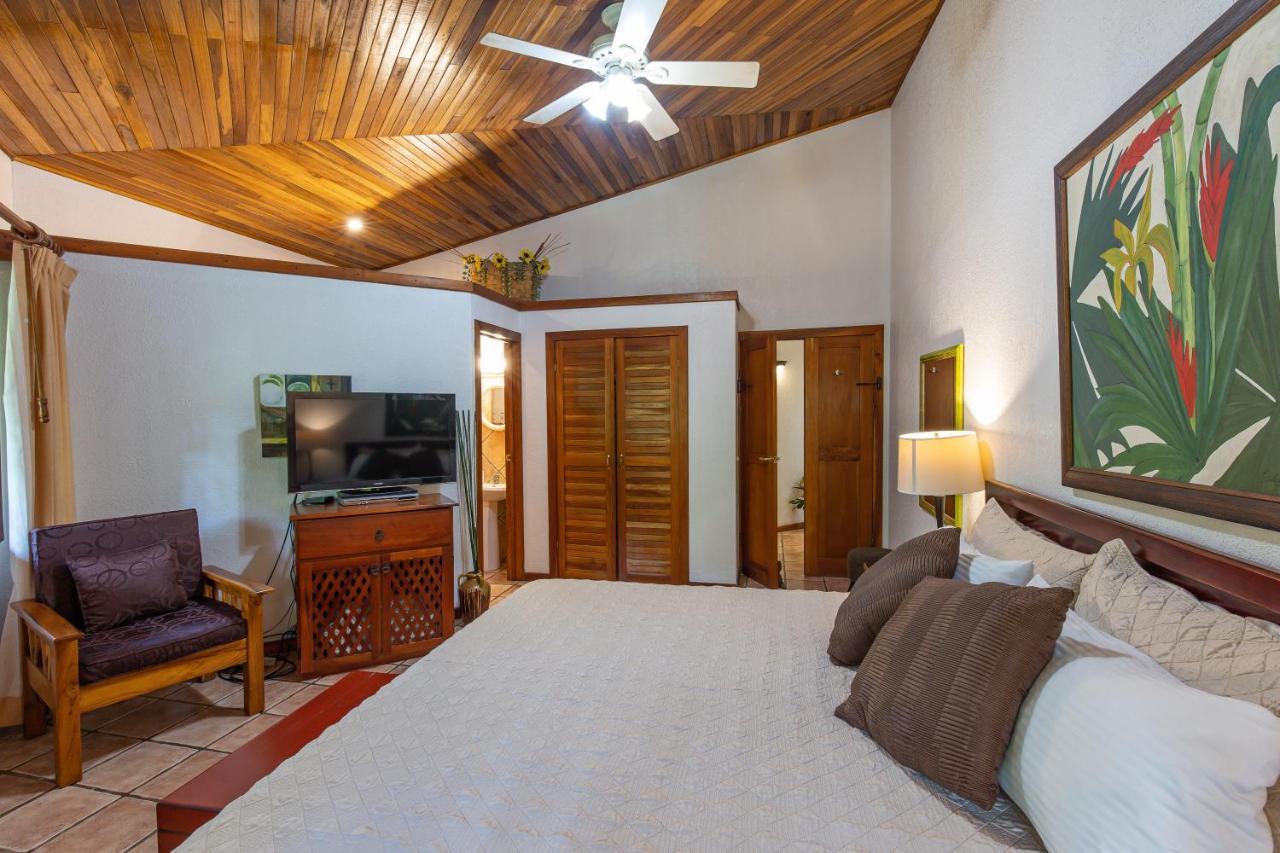 Jungle Creek Aparthotel Manuel Antonio Exterior photo