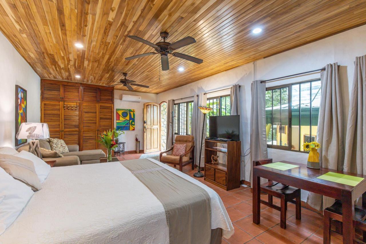 Jungle Creek Aparthotel Manuel Antonio Exterior photo